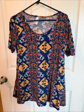 LuLaRoe perfect tee size medium